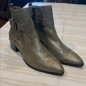 Donald J. Pliner Metallic Gold Leather Ankle Boots size 6 women’s